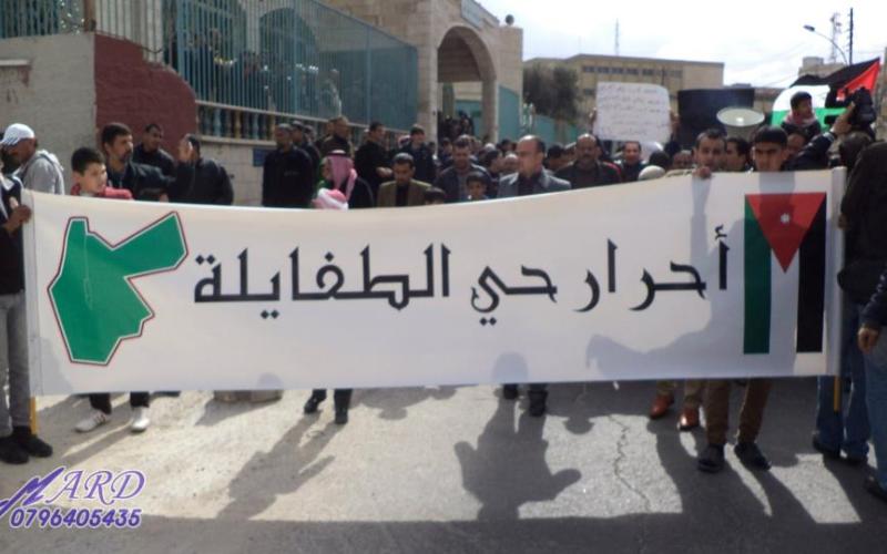 محاكمة شعبية لـ"رموز الفساد" في حي الطفايلة