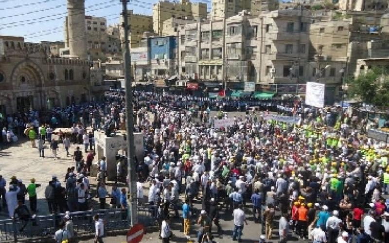 "ازمة حكم لا حكومات" مسيرة من امام الحسيني الجمعة 