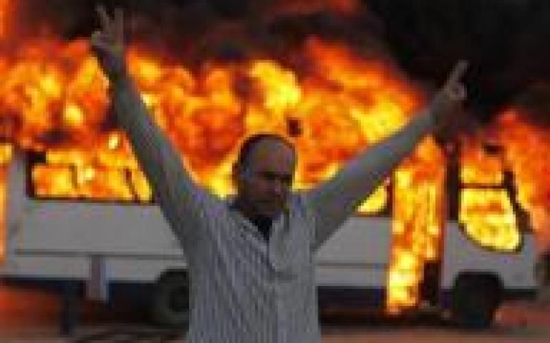 مصر: عشرات الإصابات باشتباكات قرب مقر الإخوان