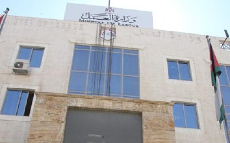 العمل تنذر 72 مؤسسة تستخدم العمالة الوافدة المخالفة 