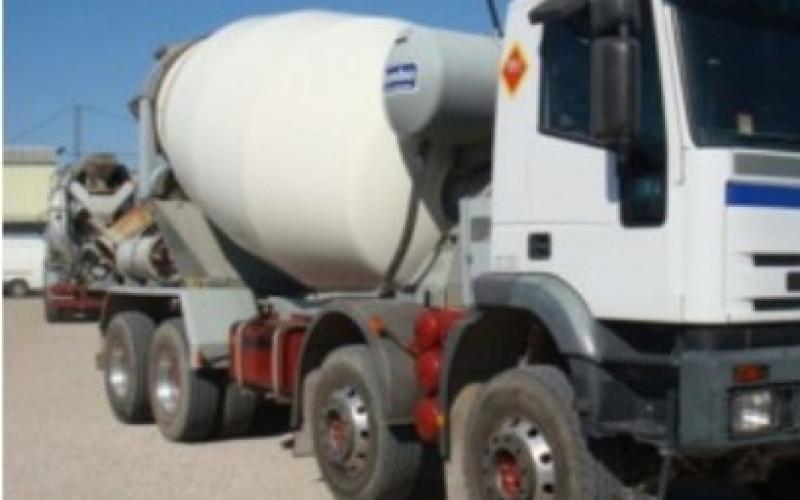  عبدون: اصابتان بتدهور خلاط اسمنت 