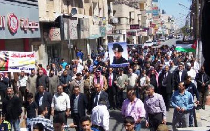 "المعلمين": وعود بالإفراج عن العكور بعد الاعتداء عليه بمسيرة اربد