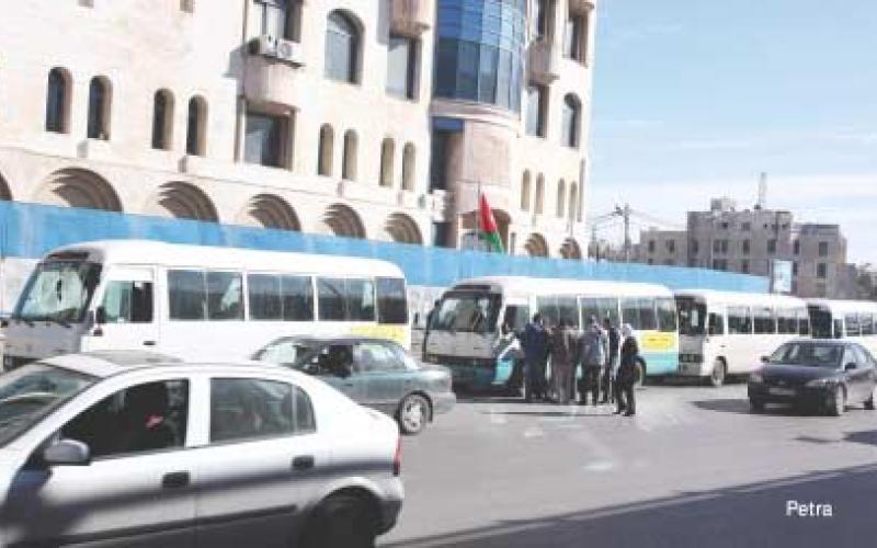 اعتصام سائقي خط صويلح للمطالبة بمواقف رسمية