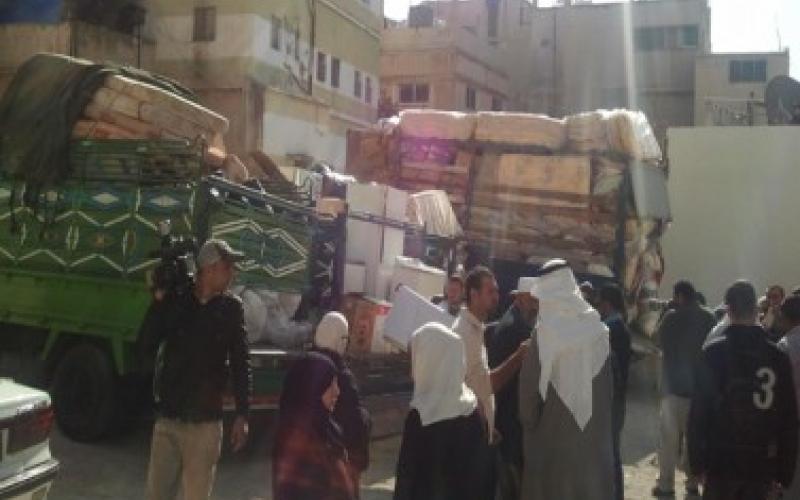 توزيع وجبات غذائية على لاجئين سوريين بعد احتجاجهم في رباع السرحان