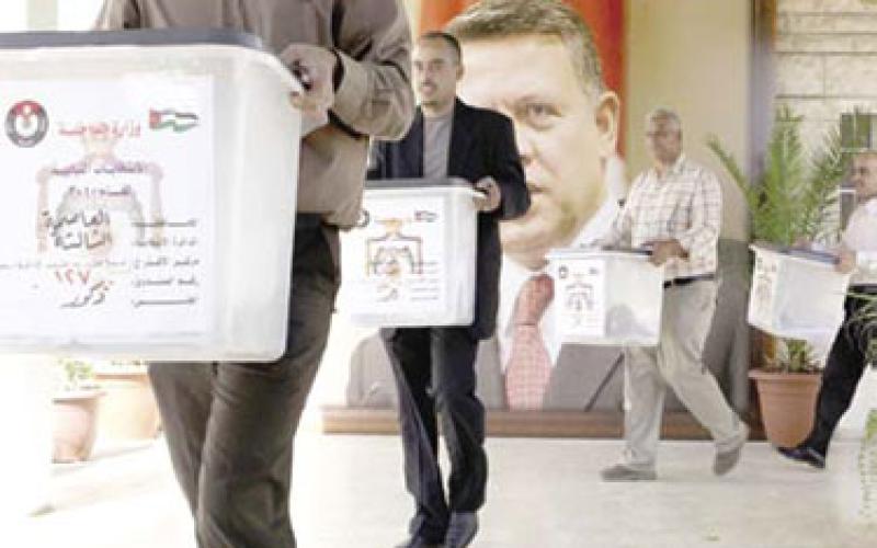 تسليم صناديق اقتراع ثانية عمان إلى اللجان