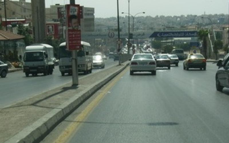 شارع الملكة نور: إزالة جسر مشاة تعرضه للاصطدام