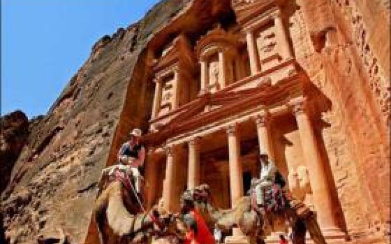 العثور على سائح بيروفي فقد في البتراء 