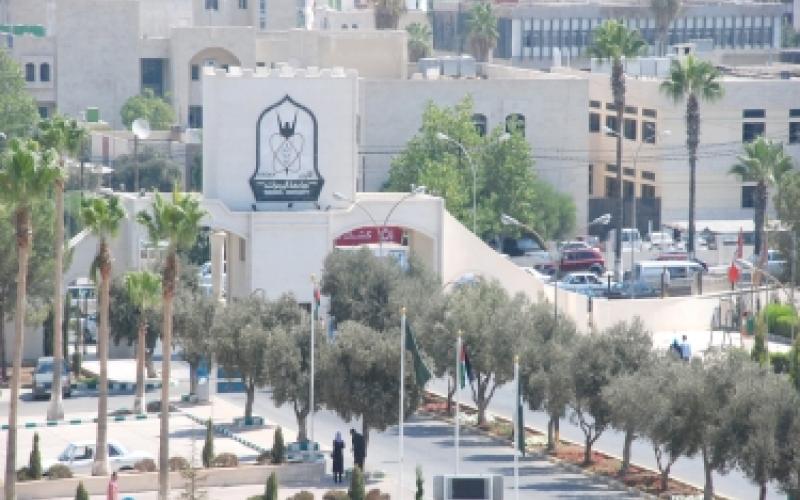 امن اليرموك يمنع انتقال مشاجرة الى داخل الجامعة 