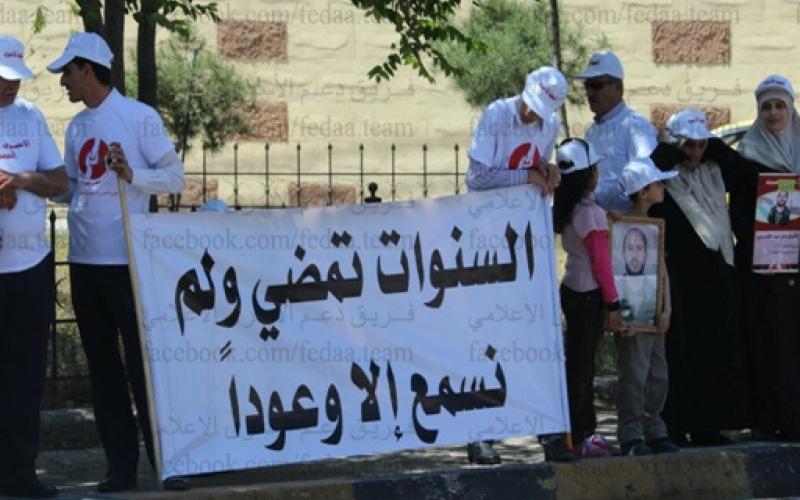 اهالي الاسرى في سجون الاحتلال يلوحون بالإضراب عن الطعام 