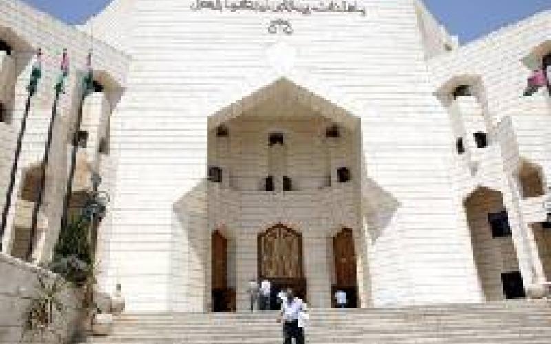 استمرار اعتصام العاملين في قصر العدل 