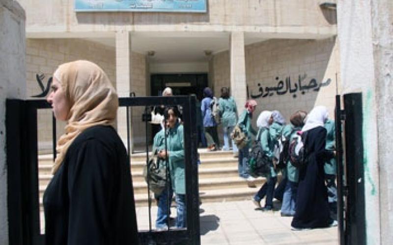 حملات أمنية في محيط مدارس الإناث