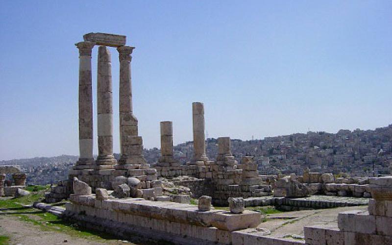 القبض على تمثالين