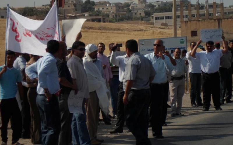 أهالي الاغوار الشمالية يعتصمون احتجاجاً على "طريق الموت"- صور 