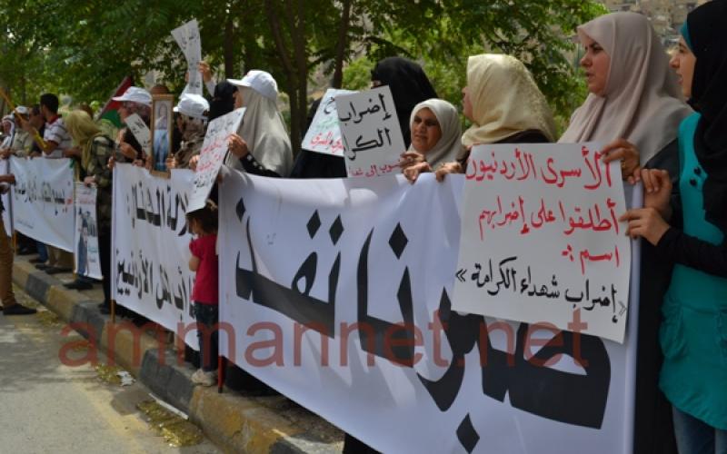 بالصور: أهالي الأسرى يطالبون النواب باستجواب جودة والسفير بتل أبيب