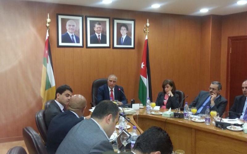 رئيس الجامعة الأردنية يطالب بضابطة عدلية للشرطة الجامعية