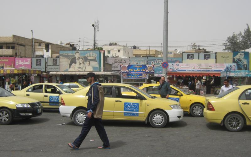 سائقو التاكسي في الزرقاء ينتفضون ضد "الطبع" الجديدة- فيديو