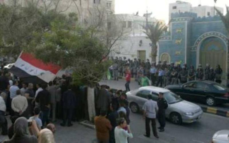 محتجون أمام السفارة العراقية: ابن الأردن ما ينضام- صور