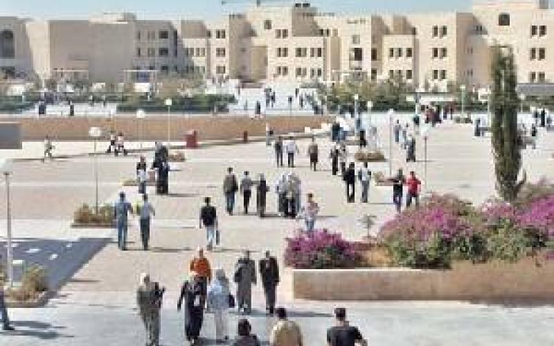 إغلاق جامعة الحسين: عقاب جماعي للطلبة وانتهاك لحق التعلم (صوت)