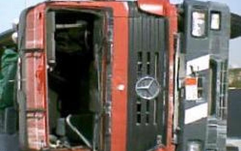 وفاة عراقي اثر حادث تدهور شاحنة بمعان