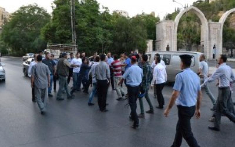 العمل الإسلامي يستنكر استقبال بيريز والاعتداء على أهالي الأسرى