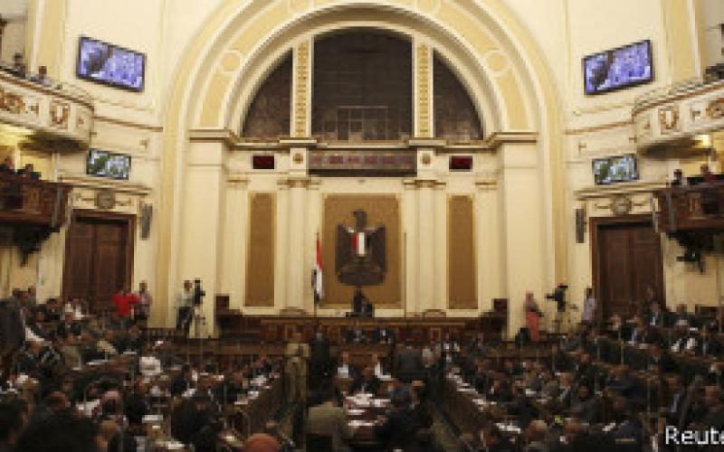 المحكمة الدستورية في مصر تقضي بحل مجلس الشورى وبطلان الجمعية التأسيسية وقانون الطوارئ