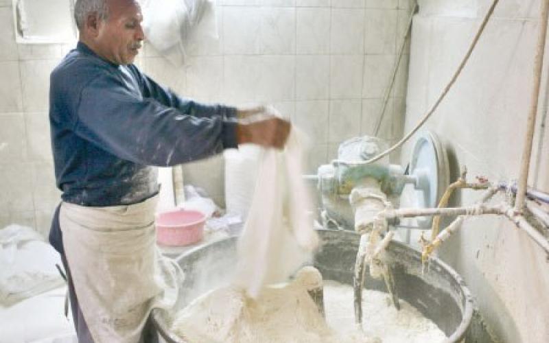 الحكومة تدرس استبدال آلية دعم الطحين 