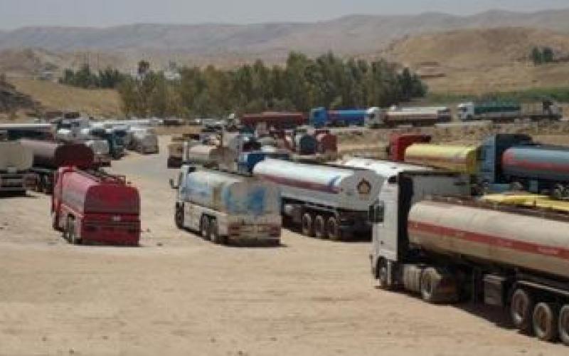 سائقو شاحنات النفط يهددون بالإضراب