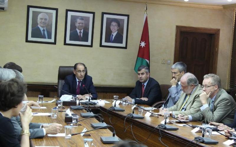 وزير التخطيط: تباطؤ النمو الاقتصادي بسبب تبعات الأزمة السورية