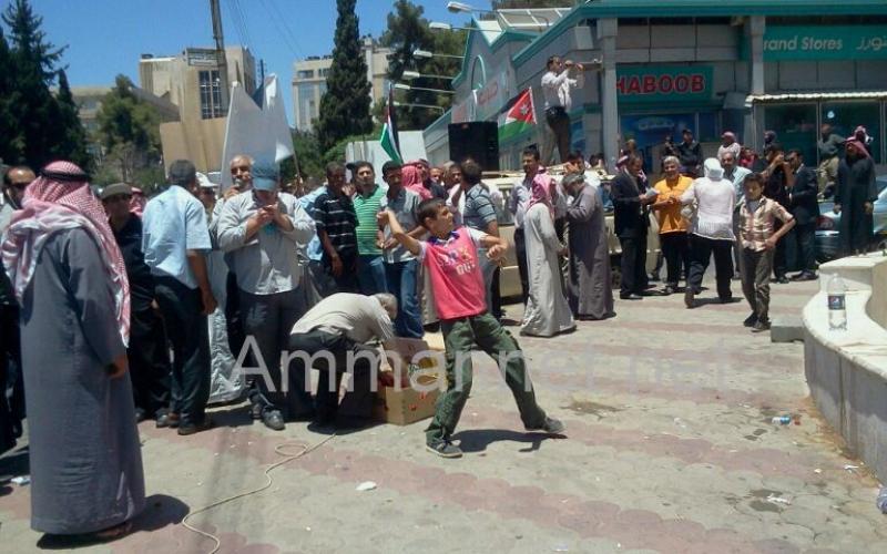 الدرك يفض اعتصام متضرري اورانج من أمام المقر (صور)