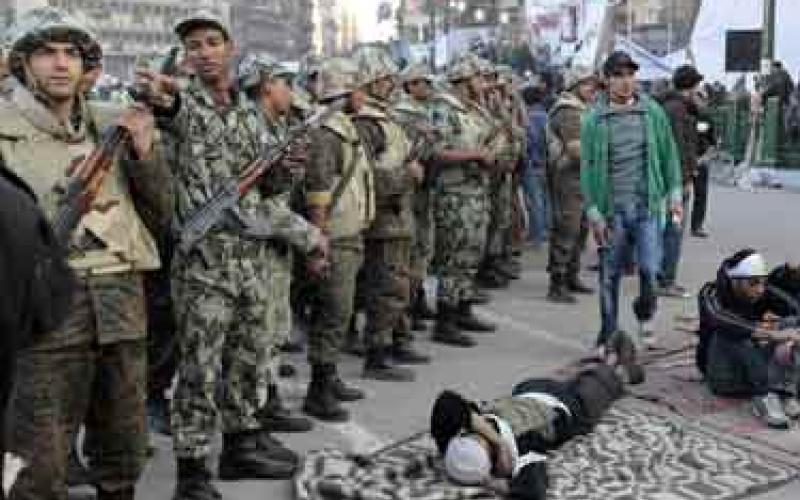 الجيش المصري يدعو السياسيين للتهدئة
