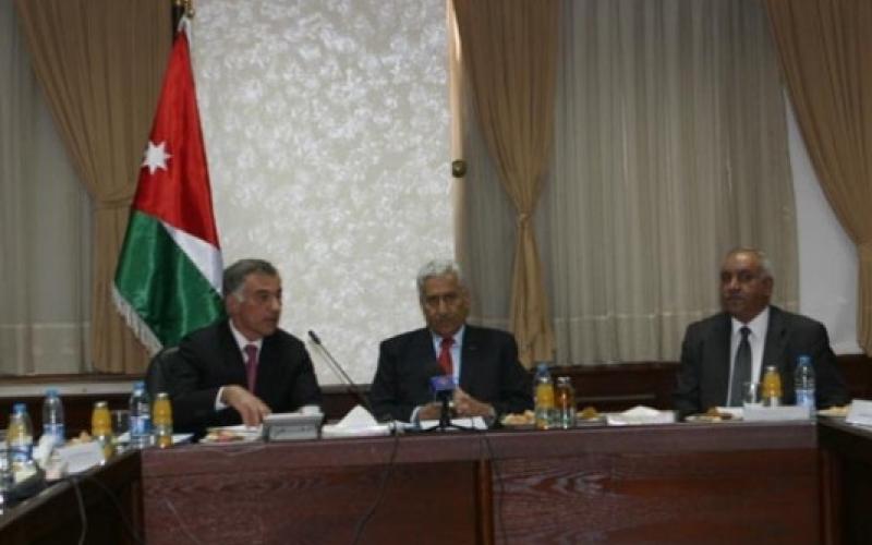 النسور يوعز بدراسة شمول المواطنين بالتأمين الصحي