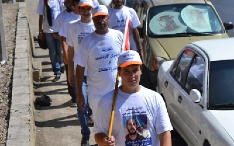 مسير على الأقدام من الزرقاء إلى الديوان تضامنا مع الأسرى -صور