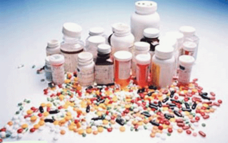 القبض على طبيب ينتج أدوية مقلّدة