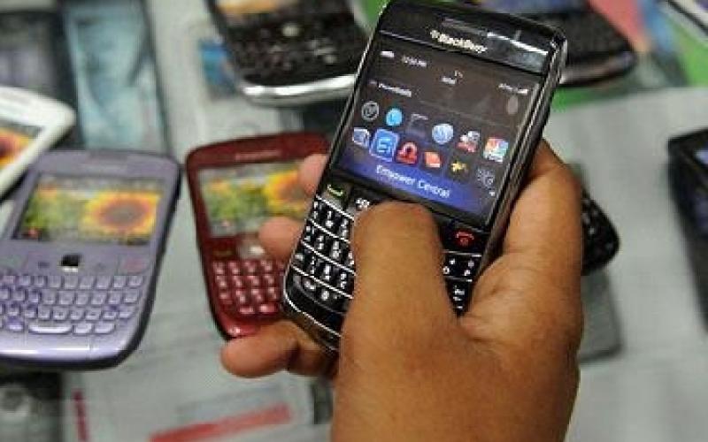 رفع الضريبة الخاصة على الهواتف الخلوية واشتراكاتها 100 بالمئة