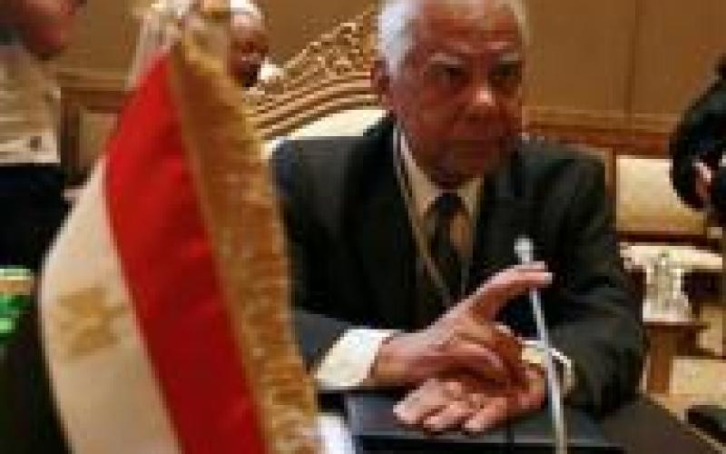 رئيس وزراء مصر الجديد يسعى للحوار وانهاء الانقسام