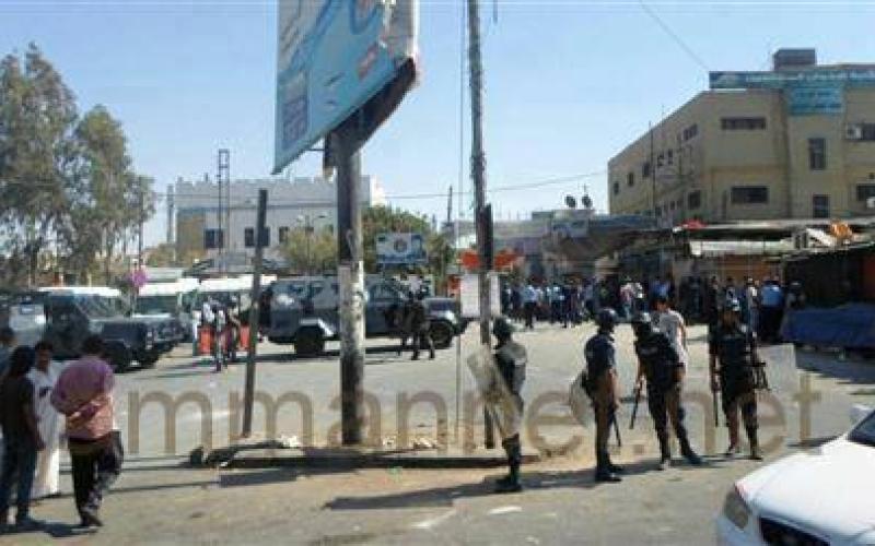 الزرقاء: اشتباكات وإطلاق مسيل الدموع خلال إزالة البسطات