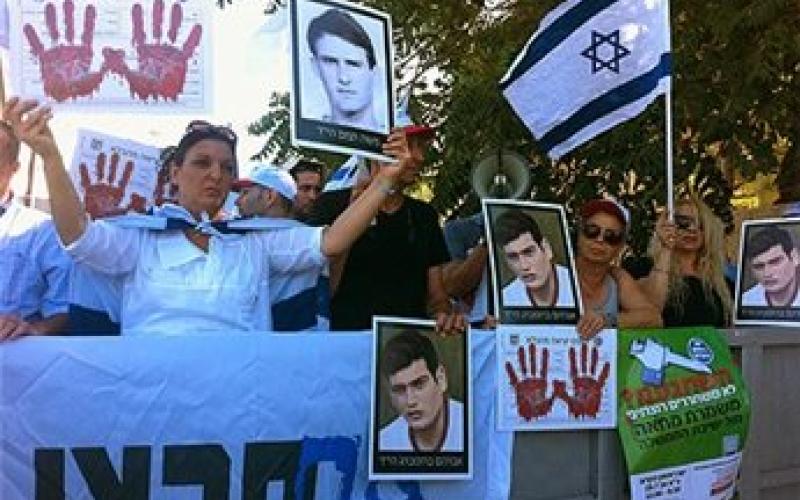 قبيل اجتماع الحكومة- إسرائيليون يتظاهرون احتجاجا على نية إطلاق أسرى