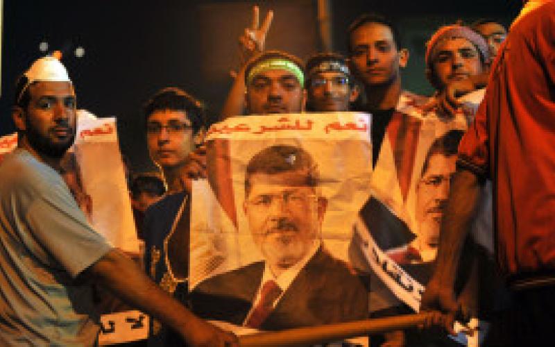 الأزمة في مصر: مؤيدو مرسي يتحدون الحكومة ويواصلون اعتصامهم رغم التهديد بفضه