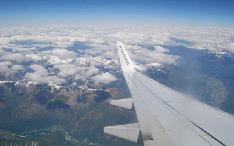 من نافذة الطائرة