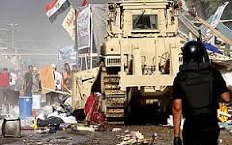 مصر: سقوط 100 قتيل وانتهاء التظاهرات مع بداية موعد حظر التجوال