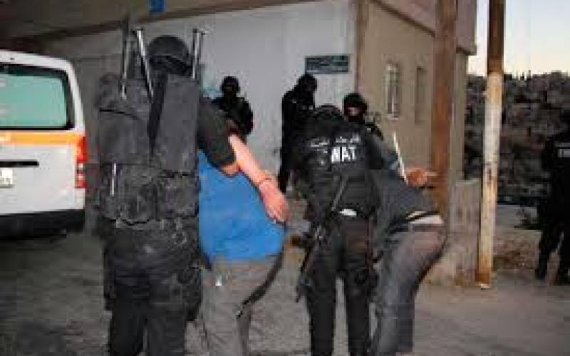 إصابة أحد رجال مكافحة المخدرات ومطلوب أثناء القبض عليه