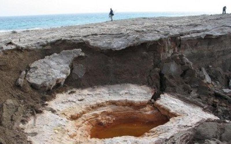 نقيب الجيولوجيين: حفر البحر الميت تهدد الحياة العامة