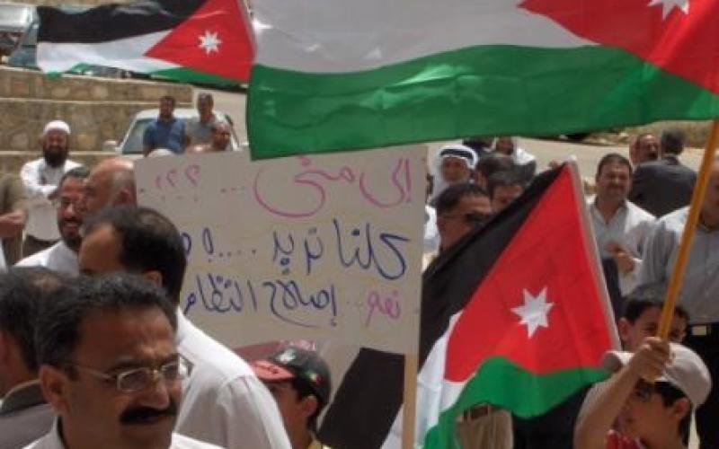 حراكات الكرك تطالب برحيل النسور