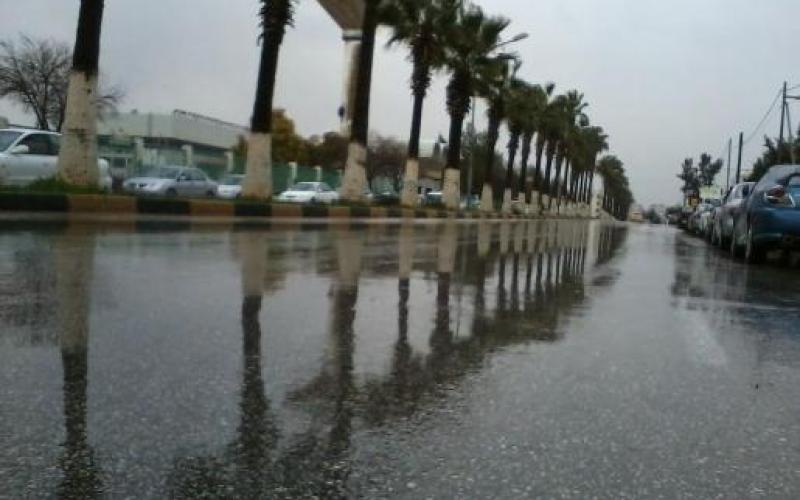 أجواء غائمة وماطرة