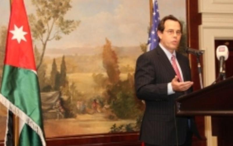 السفير الأمريكي: دراسة تجديد المساعدات للأردن