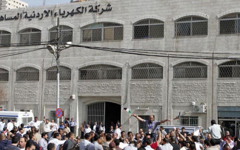 "العاملين بالكهرباء" تهدد بالتوقف عن العمل