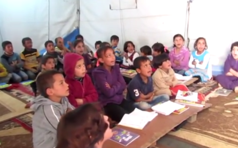 خيمة مدرسة" للأطفال السوريين" في عمان - فيديو 
