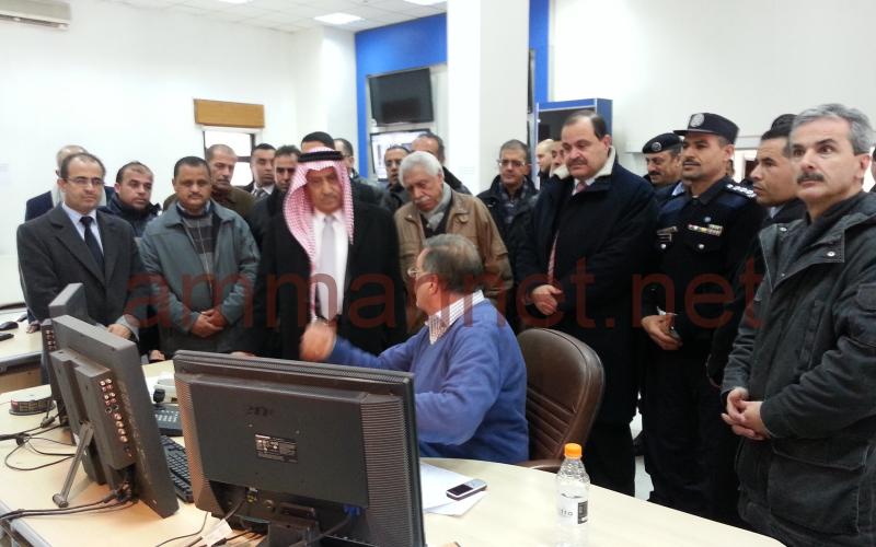 رئيس الوزراء يزور غرفة طوارئ تلاع العلي للإطلاع على سير العمليات- تصوير روز نصر  