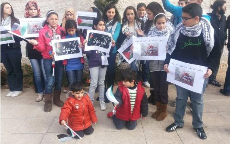 وقفة تضامنية مع مخيم اليرموك أمام الصليب الأحمر- صور