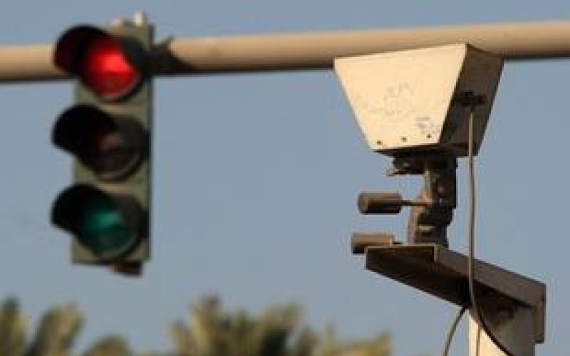 السير: لا رفع على مخالفات قطع الإشارة